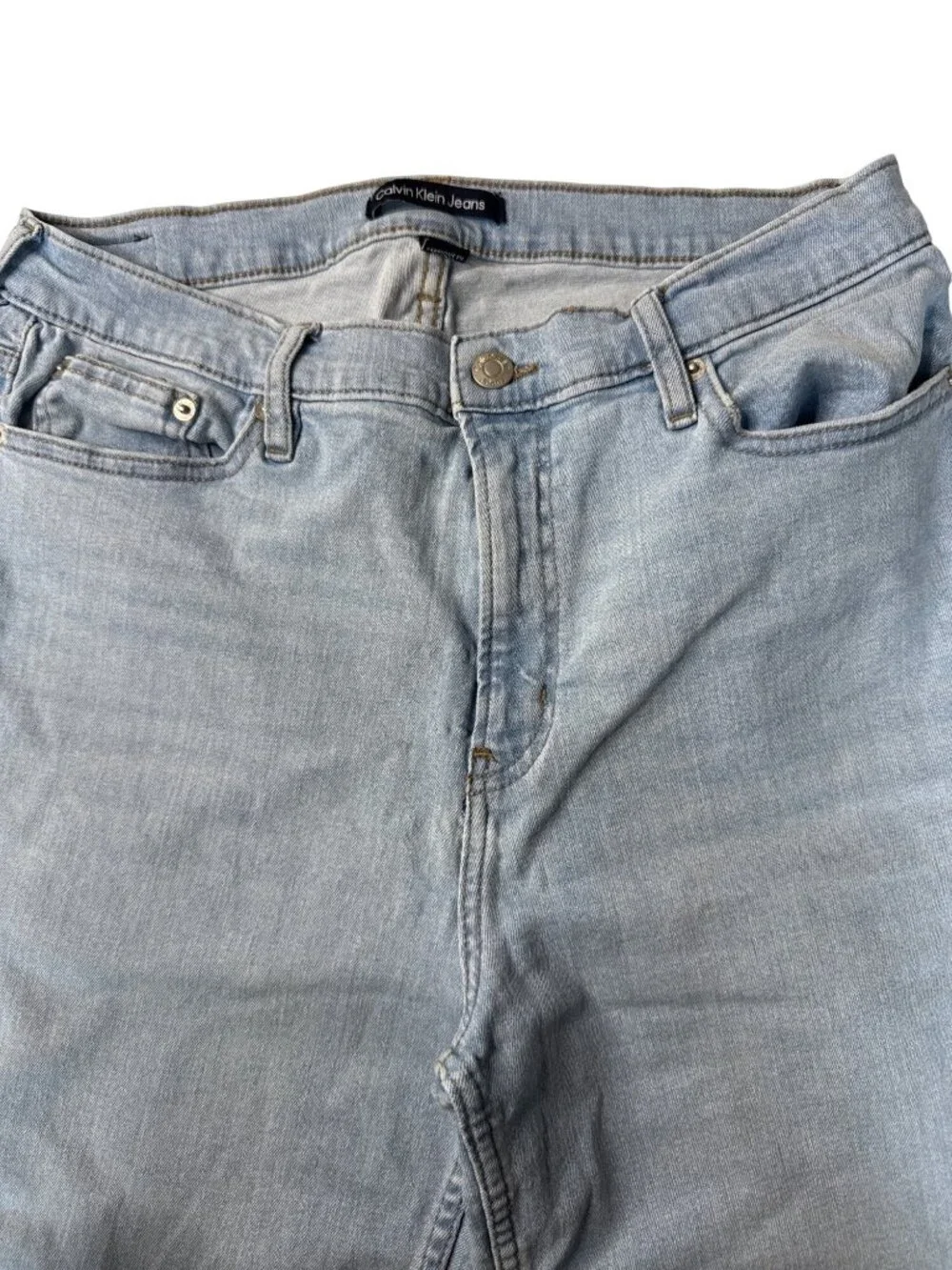 Calvin Klein Women's Light Wash Distressed Jeans Straight Leg Relaxed Size 31